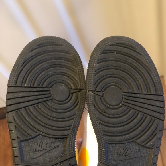 Nike Air Jordan One Mid Yellow Black Kid’s Shoes 5Y